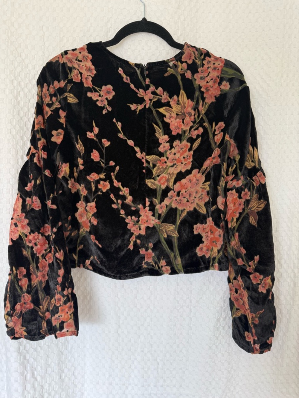 Nasty Gal Black Floral Velvet Burnout Crop Top Cherry Blossom Long Sleeve US 2 - Picture 2 of 6